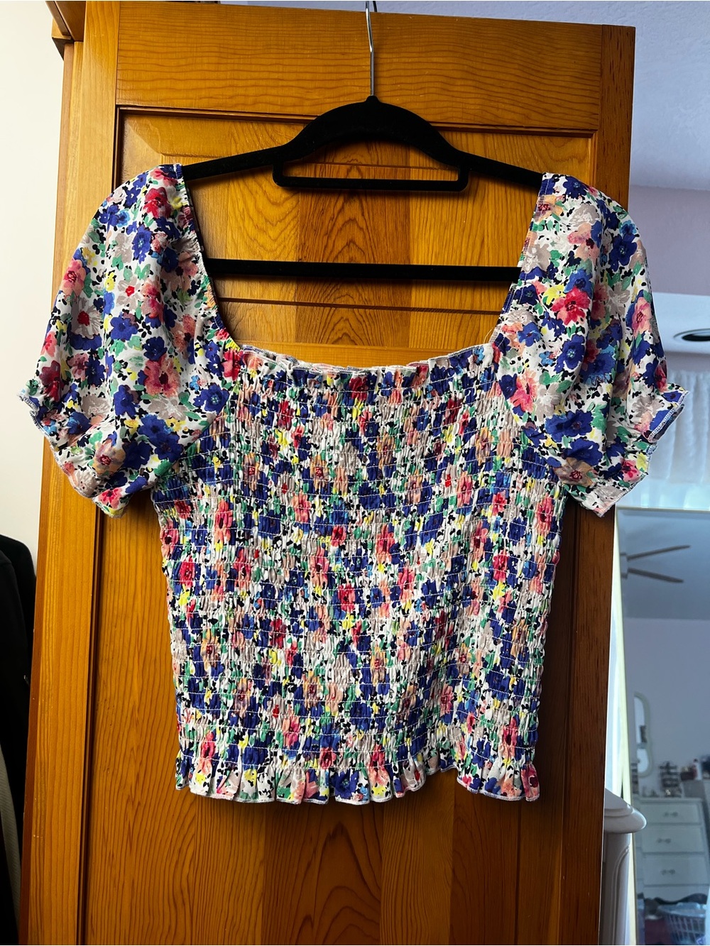 Francesca's Collections Multicolor Floral Smocked Puff Sleeve Crop Top